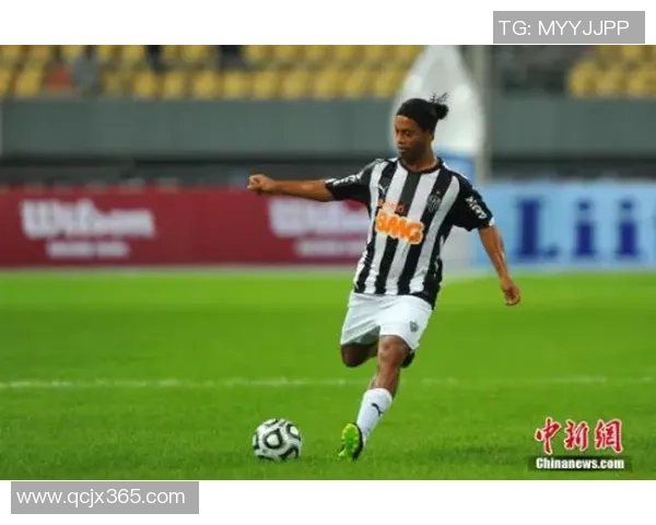 足球明星小罗的传奇人生与足球艺术的完美结合